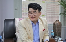 약속 지킨 창단 3년, ‘탁구 치는 CEO' 최철홍 보람그룹 회장
