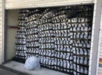 옷 2만벌 창고에 산더미…“파산으로 땡처리 넘쳐나”