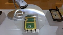 삼성믿음전파사 | '첫 돌' 맞은 SIM, 삼성電 '혁신 DNA' 산실..기판속 "할수 있다는 믿음"...