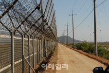 철마자전거상사 | "철마 대신 자전거 타고 철책 달린다"