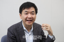 "자유무역 혜택 가장 많이 본 韓, G2 전쟁 장기화 땐 수출 직격탄 우려"
