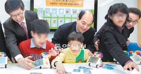 스마트 로봇, 장애학생 공부 지원 ‘척척’