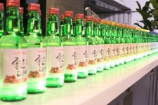 청우직업소개소주 | 초저도소주로 시장에 새바람, 다양한 맛 개발해 세계로 뻗는다