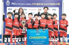 홈플러스, 점포 옥상에 풋살파크 조성해 축구 꿈나무 육성