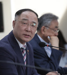 홍남기 “日 수출규제=경제 보복, 연초부터 낌새 있었는데”