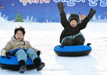 “눈썰매장 신나요”