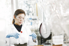 금호석유화학 | ‘포스트 코로나’ 대비 R&D 한창