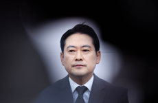 원조똥각시 | "똥 묻은 개" 원조 친윤 직격탄까지… 장동혁, 중진들 만나 돌파구 모색