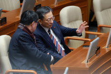 주식회사 비타민사인 | ‘중단 사인’에 “끝까지” 외친 장동혁...아침죽·비타민으로 24시간 버텼다