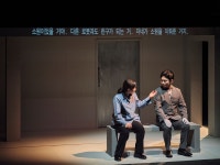 장한이용 | "로봇은 인간을 투영하는 거울"…연극 ‘뼈의 기록’