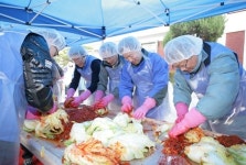 씨유평택삼성전자복지관점 | 삼성전기, `사랑나눔 김장담그기` 행사 실시