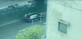 문산태풍오토바이 | 30년만 '최악 태풍' 덮친 베트남…오토바이 보호한 차량들