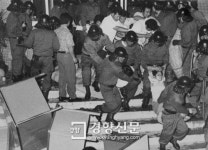 'YH 무역 사건' 주도 여성 노동자들, 재심서 모두 무죄