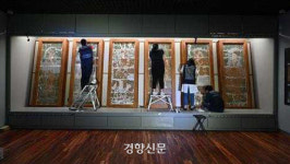 '쪼각쪼각' 썩어 석고 보강했지만…가장 오래된 부석사 벽화 결국 100년만에 보존처리