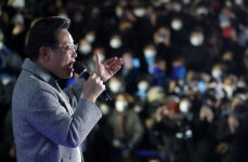 이재명 '페이퍼컴퍼니 계약' 의혹 제기에 여당 "투명한 회계" 야당 "법 위반 혐의"