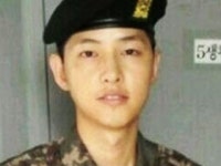 늠름한 "송중기 군복 사진"...꽃미남 군인 오빠!