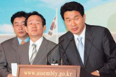 칼갈고칼팔고 | 다른 이의 위장전입엔 칼 갈았더라