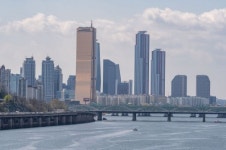 LG에너지솔루션파크원 자판기 | Seoul's commercial properties market less affected by coronavirus: reports