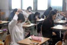No. of Suneung takers at record low, share of repeat takers at 17-year high