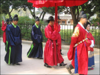 수작이 통하는 동네로 잡배들 모여들다