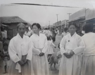 이참외사과할께 | 숟가락으로 사과 긁어주던 할머니, 나는 참외를 긁네