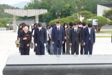 오월구일도량점 | 오월어머니들이 김홍걸에 한 위로, 구미사람에 한 당부