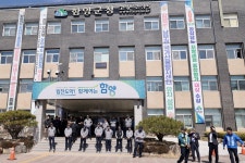 "농약공장 결사 반대" 함양군청 찾아간 이문마을 주민들