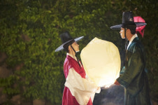 꿈꾸는세상차굽는마을 | "벗 혹은 연인"…'구르미' 박보검♥김유정, 풍등 데이트