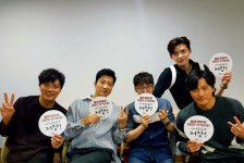 브이아이피가요주점1 | "관객 사랑, 저장"…'브이아이피' 100만 돌파 인증샷
