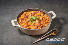 엠제트(MZ)세대떡볶이/치킨&시골한우소머리곰탕 | 치킨플러스, MZ세대 겨냥 ‘로제닭볶이’ ’로제떡볶이’ 출시