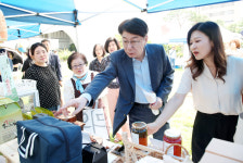 전주시니어클럽바로곁애안행로점 | 전주시·시니어클럽연합회, 노인일자리 생산품 판매