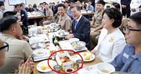 또봉이통닭 경복궁점 & 새마을식당 | 김정숙 여사가 쏜 또봉이통닭 “군 장병엔 반값 판매”
