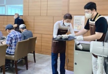 행복한동욱이네집 | 김동욱 서울시의원, 배식 봉사활동 통해 지역 주민들 만나