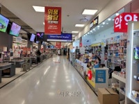 신바람홈마트송현 | 실내 마스크 해제 첫 날 “숨 가쁠 때 마스크 벗을 수 있어 좋아”