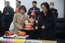 배송비-파리바게트태백 | 태백소방서, 순직 소방관 자녀 생일 축하 이벤트 진행