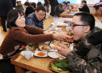 25사단보수대마트 | 꿀맛이다∼ 6주 기다린 5시간 자유…50사단 네번째 영외면회