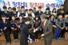 계성중학교구내매점 | 계성중 代 이은 장학금 기부 릴레이…