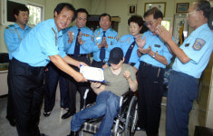 전국모범운전자연합회김제지회사 | 전국모범운전자연합회 대전시지부, 장애인에 휠체어 기증