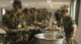 백석불무리(군)마트 | "쇠고기 아니라 닭고기"…군 납품 '저질' 식자재 적발