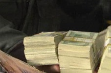 컨테이너에 숨긴 100만 달러 돈다발…'심지박기' 덜미