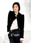 전지현, 이름 붙인 ‘트루릴리전 진’ 출시