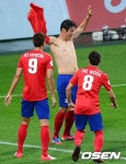 '뱃살텔리' 최용수, 축구 인기 위해 "나를 넘어라!"
