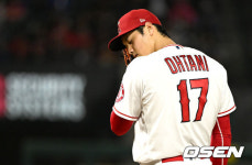 “어차피 투수 못하는데 무슨 소용” 다저스는 선발 보강 절실, ‘수술→일도류’ 오타니 외면할 수도…LA 매체 전망