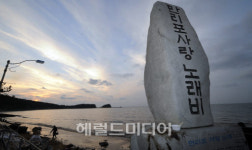 기름유출...처량한 만리포 사랑비
