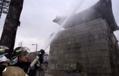 문화재 화재 초기에는...