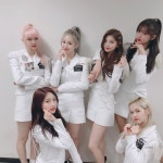 에버글로우, 제복이 잘 어울려..예쁜애 옆에 예쁜애