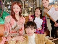 박민혜뷰티락 | 이시영, 현우X김지민X박민하와 '셀럽뷰티' 촬영中 ..단연 돋보이는 동안美