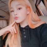 지이오헤어 | 오마이걸 승희, 오렌지 헤어로 상큼美..귀여운 볼 찌르기