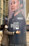 인셀덤레베카 | 소시 유리, 옥주현 끌어안고 애정 폭발 "인간문화재로 만들어주세요"