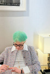 지디사이어써저리 | “동묘패션 저리가라” 지드래곤, 파리서 민트헤어에 네일아트까지 “역시 지디”